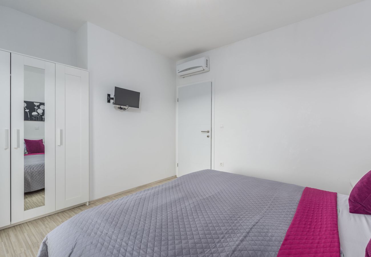 Вилла на Dracevac - Villa Anita for 7 people near Poreč with private pool and beautiful garden