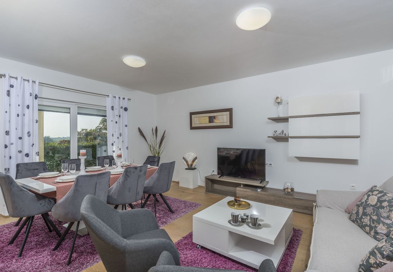 Вилла на Dracevac - Villa Anita for 7 people near Poreč with private pool and beautiful garden
