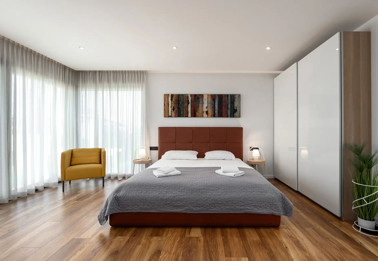 Вилла на Varvari - Villa Anni for 10 people in Porec with heated pool, sea view & kids room and playground