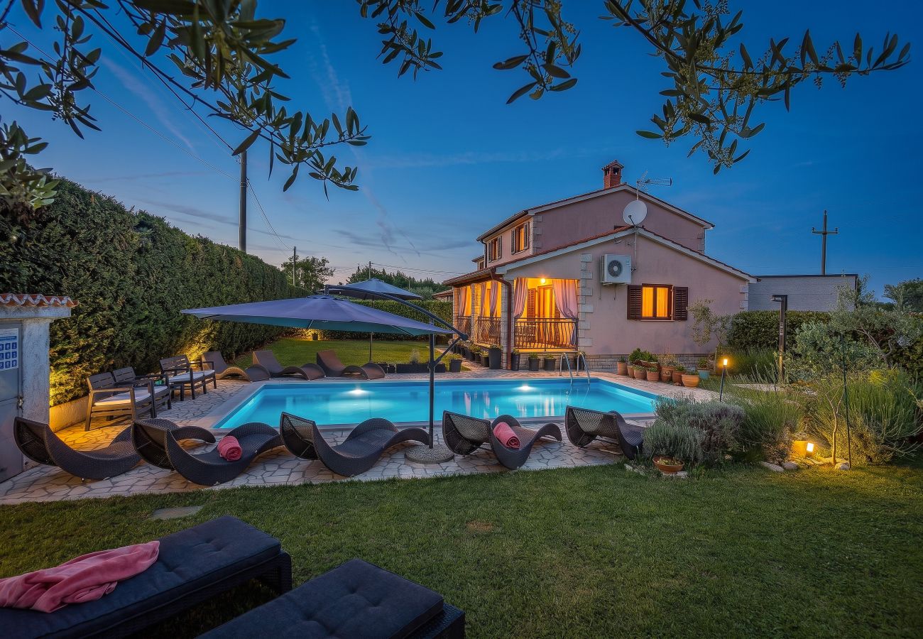 Вилла на Porec - Villa Mia & Iva for 6+2 people near Poreč with private pool & kids playground - pet friendly