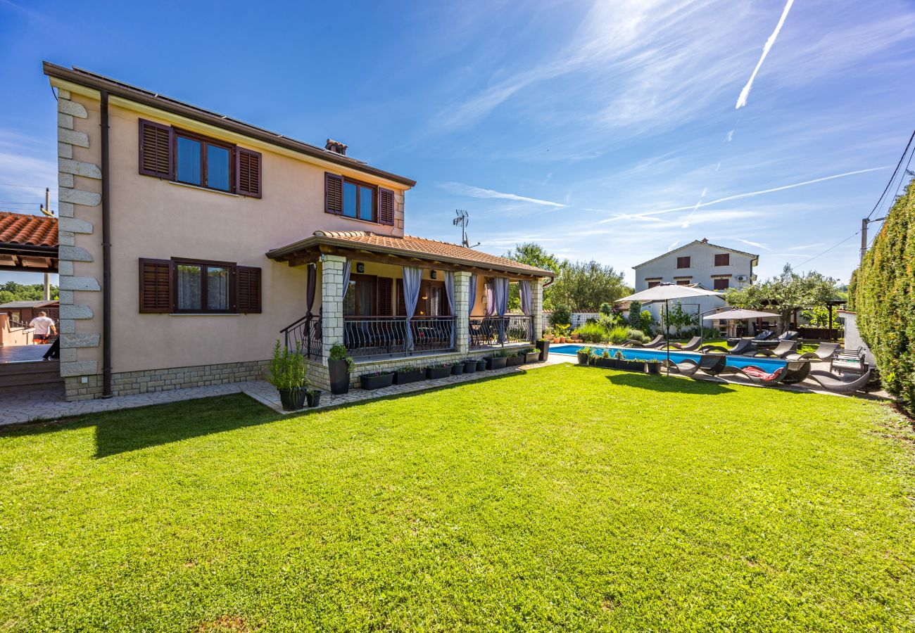 Вилла на Porec - Villa Mia & Iva for 6+2 people near Poreč with private pool & kids playground - pet friendly