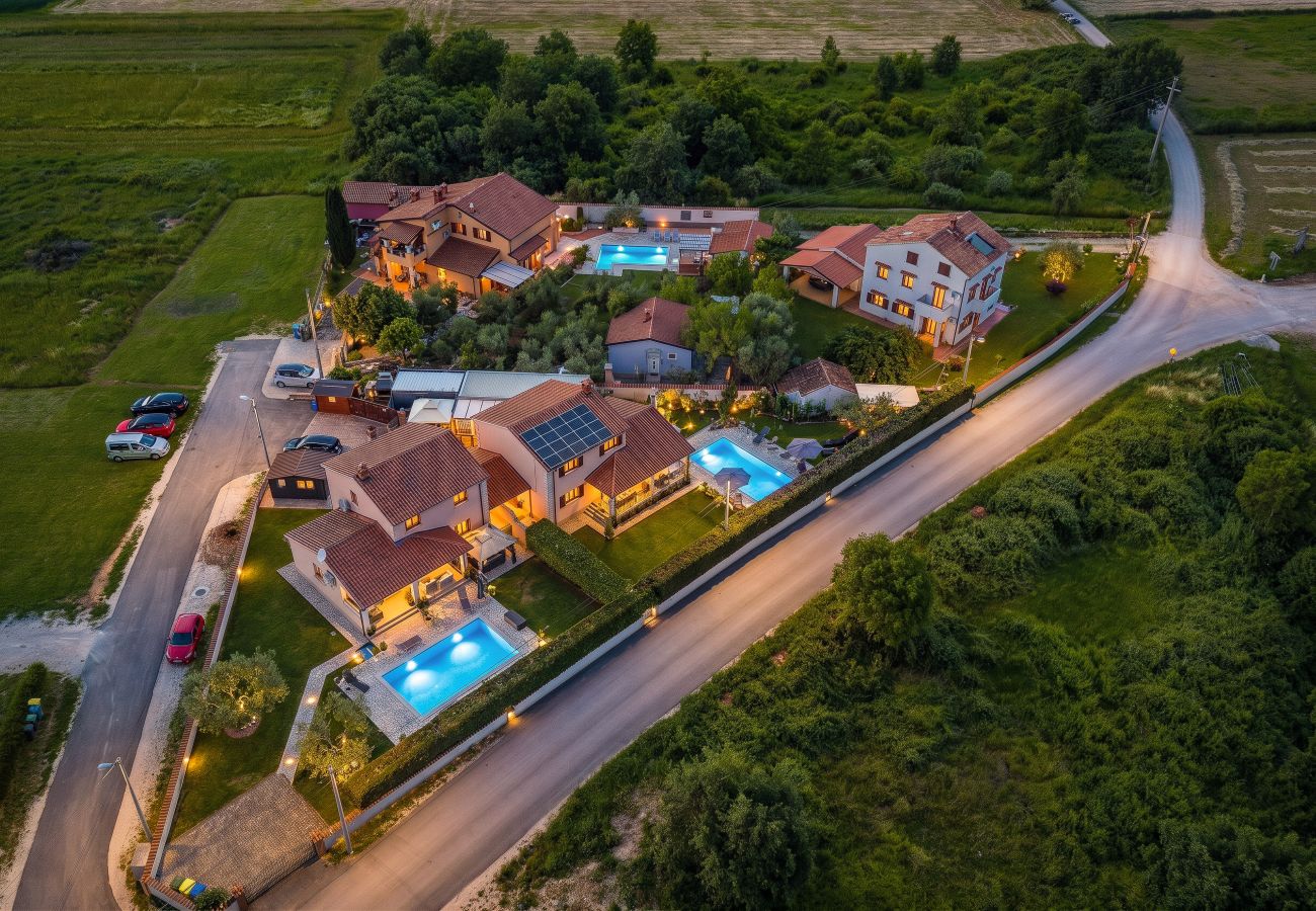 Вилла на Porec - Villa Mia & Iva for 6+2 people near Poreč with private pool & kids playground - pet friendly