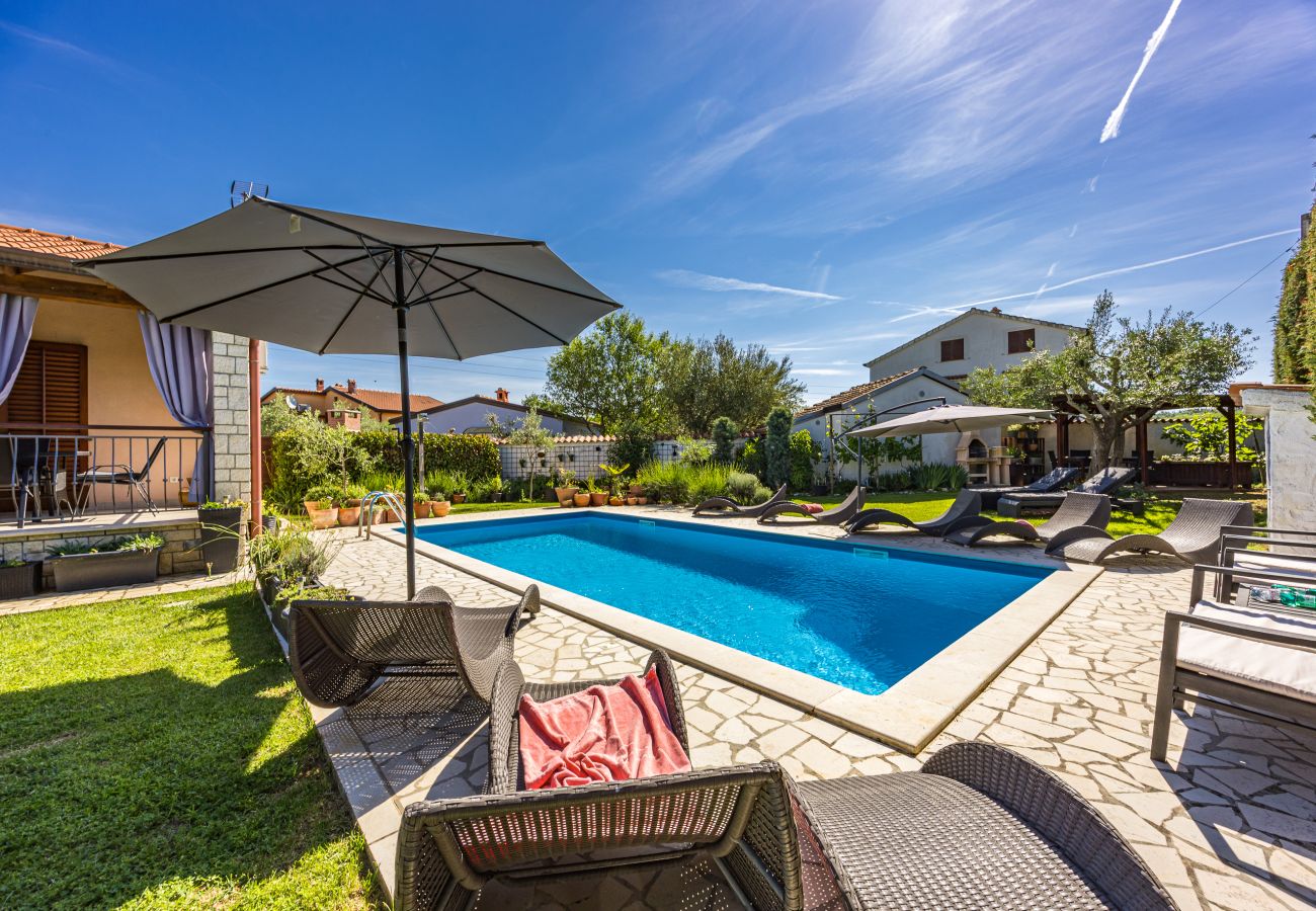 Вилла на Porec - Villa Mia & Iva for 6+2 people near Poreč with private pool & kids playground - pet friendly