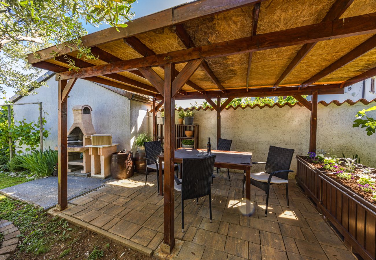 Вилла на Porec - Villa Mia & Iva for 6+2 people near Poreč with private pool & kids playground - pet friendly