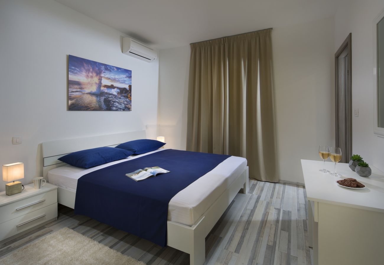 Вилла на Viškovici - Villa Bella Vista for 8 people with sea view, heated pool & wellness - only 1,5 km from beach