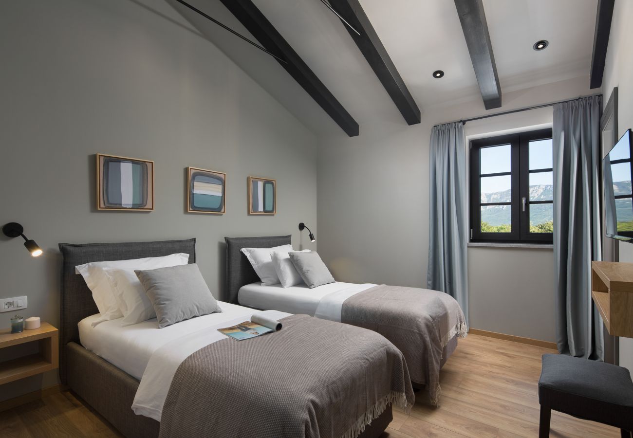 Вилла на Kršan - Villa Mons Caldera for 10 people with 40 m2 infinity heated pool & kids playground