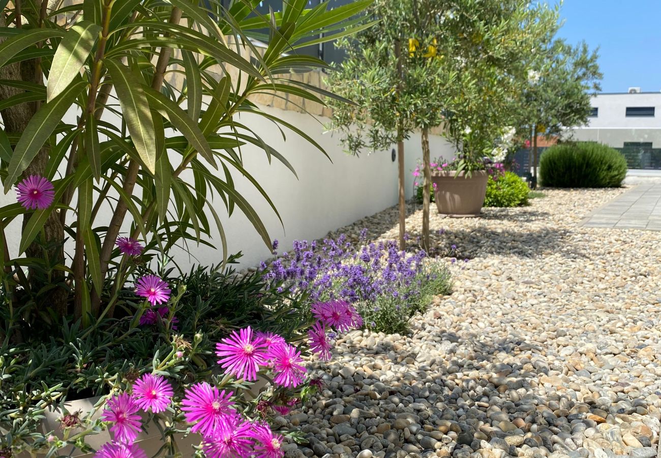 Вилла на Malinska - Villa Larus on Island Krk for 6 people with sea view & only 500 m from the sea