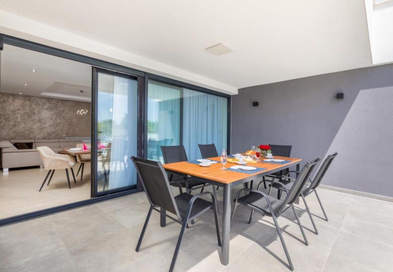 Вилла на Juršici - Villa Ana Škicini for 10 people with private pool and sea view near Novigrad