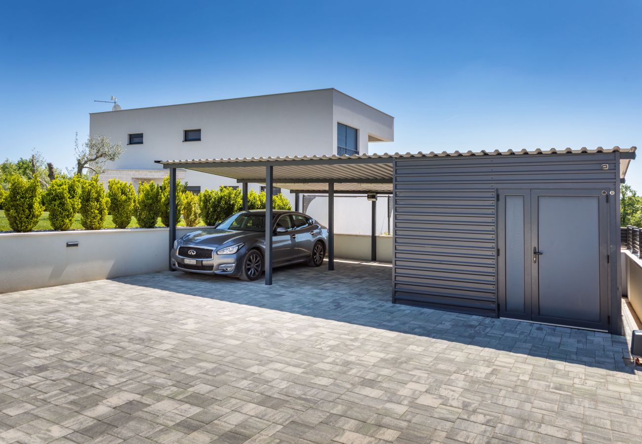 Вилла на Juršici - Villa Ana Škicini for 10 people with heated pool, kids activities and sea view near Novigrad
