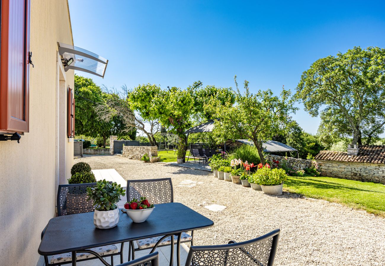 Вилла на Bale - Villa Fuma for 6 persons with private pool & sea view in Central Istria 