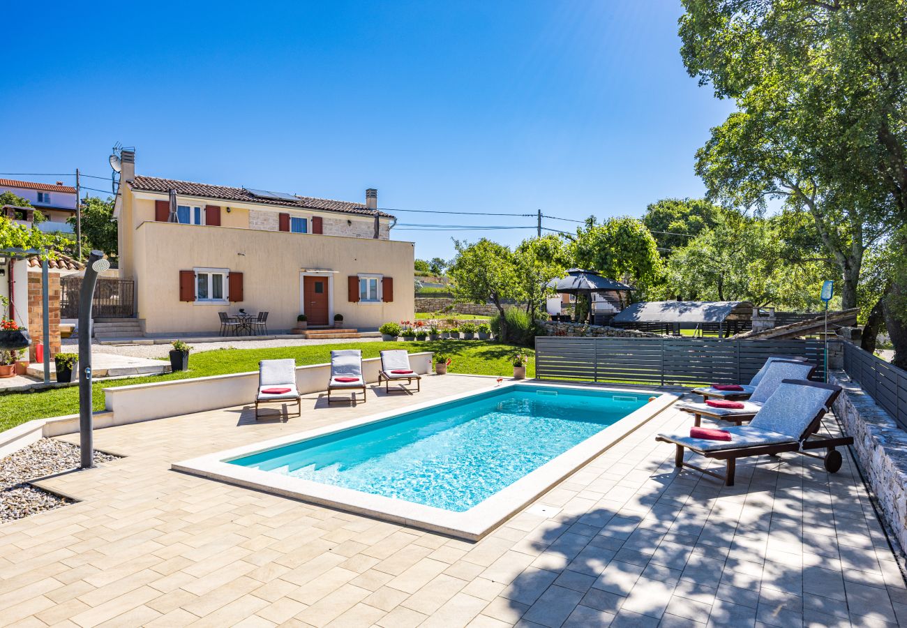 Вилла на Bale - Villa Fuma for 6 persons with private pool & sea view in Central Istria 
