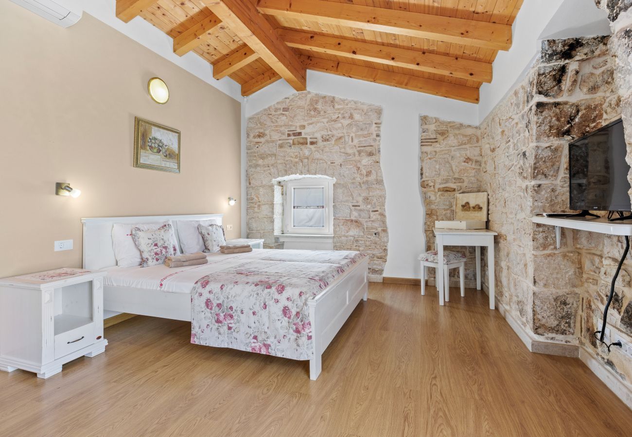 Вилла на Bale - Villa Fuma for 6 persons with private pool & sea view in Central Istria 