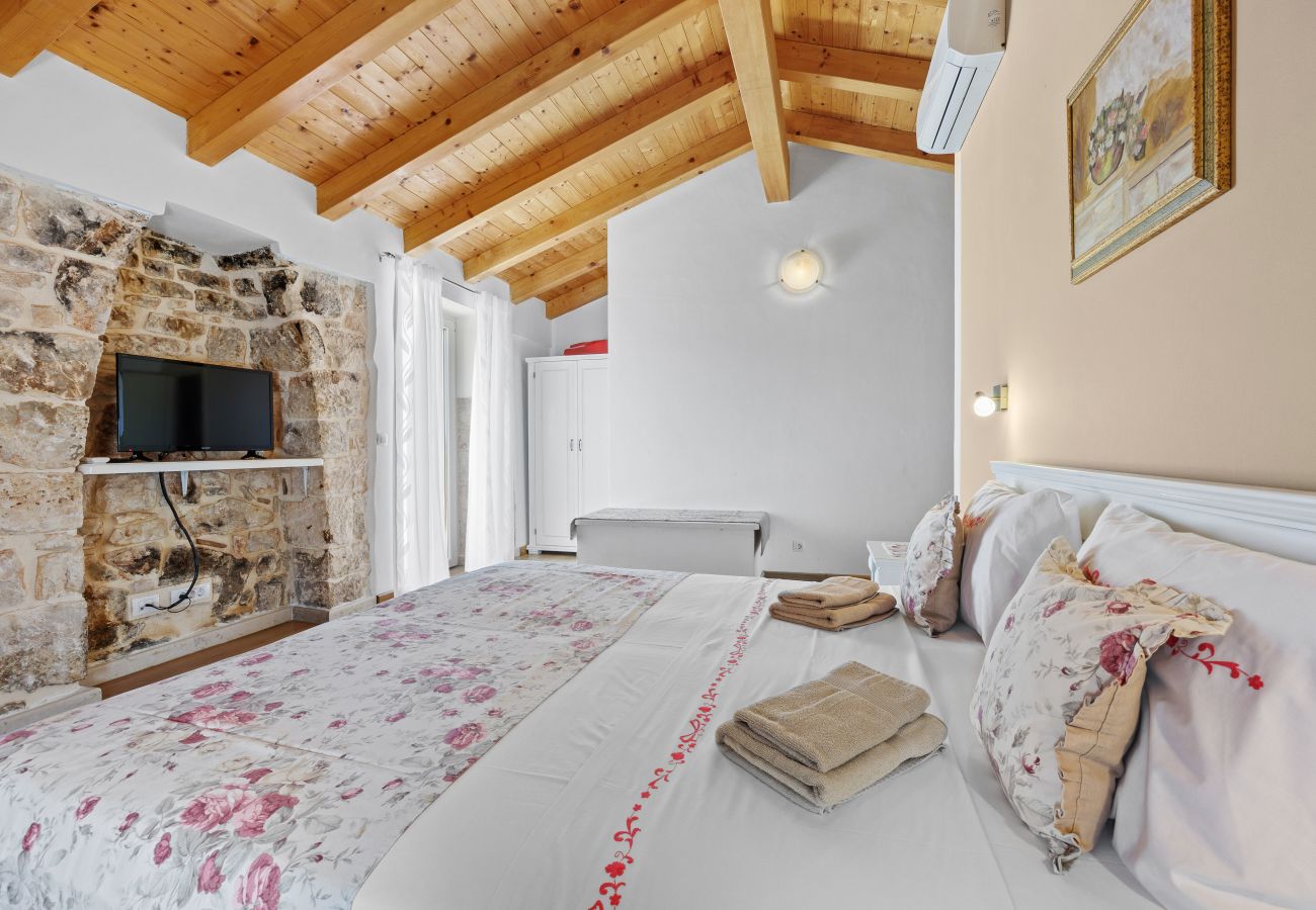 Вилла на Bale - Villa Fuma for 6 persons with private pool & sea view in Central Istria 