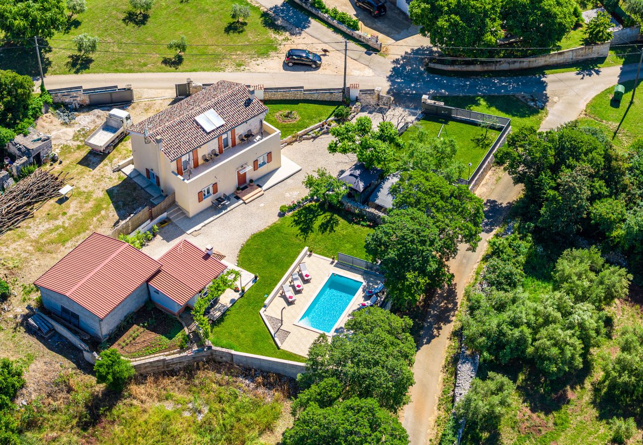 Вилла на Bale - Villa Fuma for 6 persons with private pool & sea view in Central Istria 