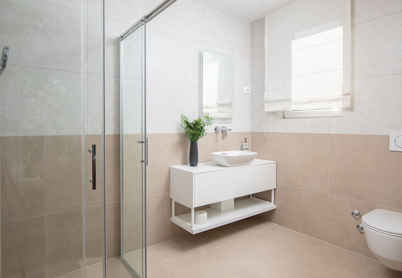 Вилла на Medulin - Villa Isla Verde for 10 people with private pool & sauna only 10 meters from the sea