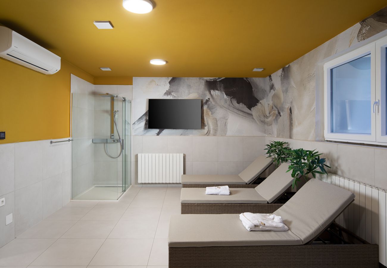 Вилла на Medulin - Villa Isla Verde for 10 people with private pool & sauna only 10 meters from the sea