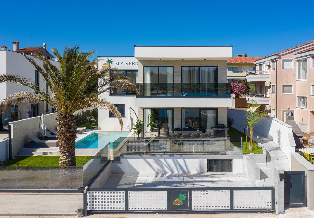 Вилла на Medulin - Villa Isla Verde for 10 people with private pool & sauna only 10 meters from the sea
