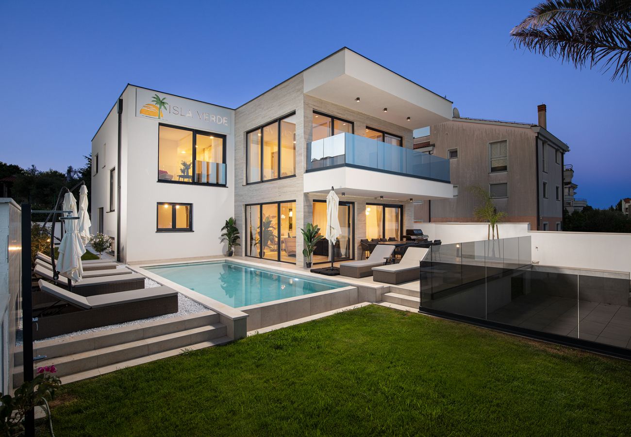 Вилла на Medulin - Villa Isla Verde for 10 people with private pool & sauna only 10 meters from the sea
