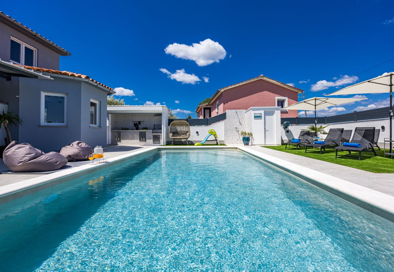 Вилла на Radeki Polje - Villa Spa Otium for 8 people with outdoor cinema & spa area
