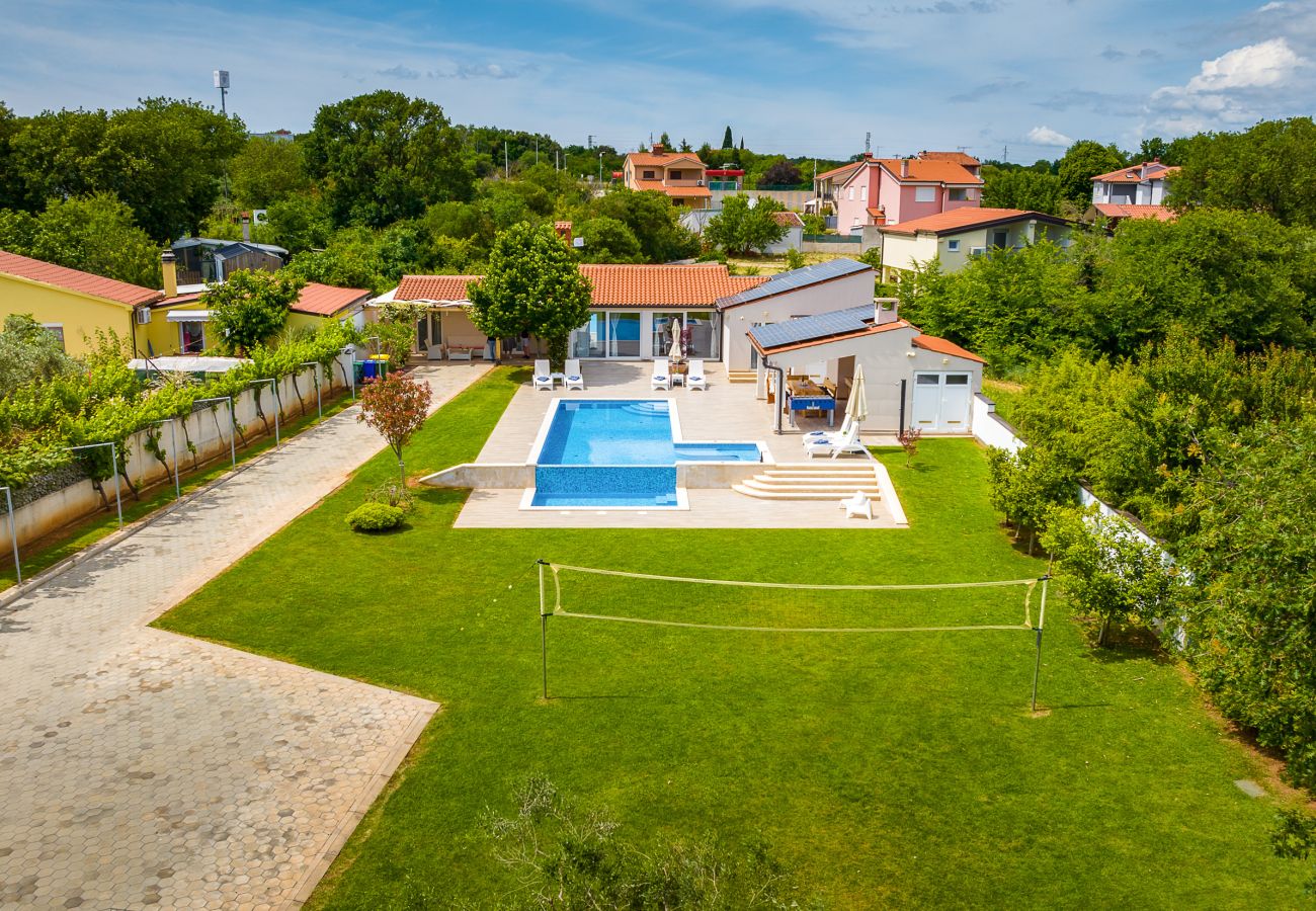 Вилла на Pomer - Villa MileManda for 8 people near Pula with children playground only 300 meters from the beach