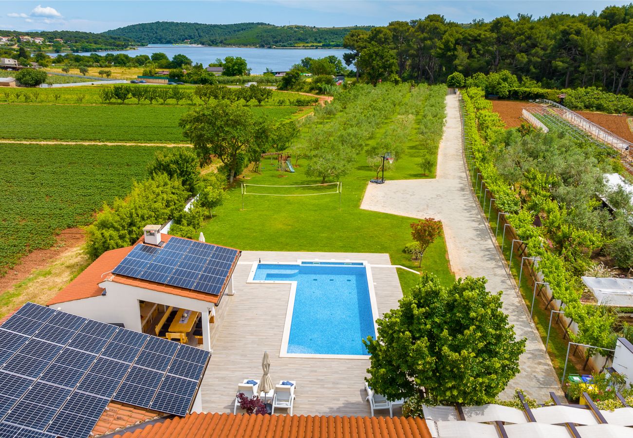Вилла на Pomer - Villa MileManda for 8 people near Pula with children playground only 300 meters from the beach
