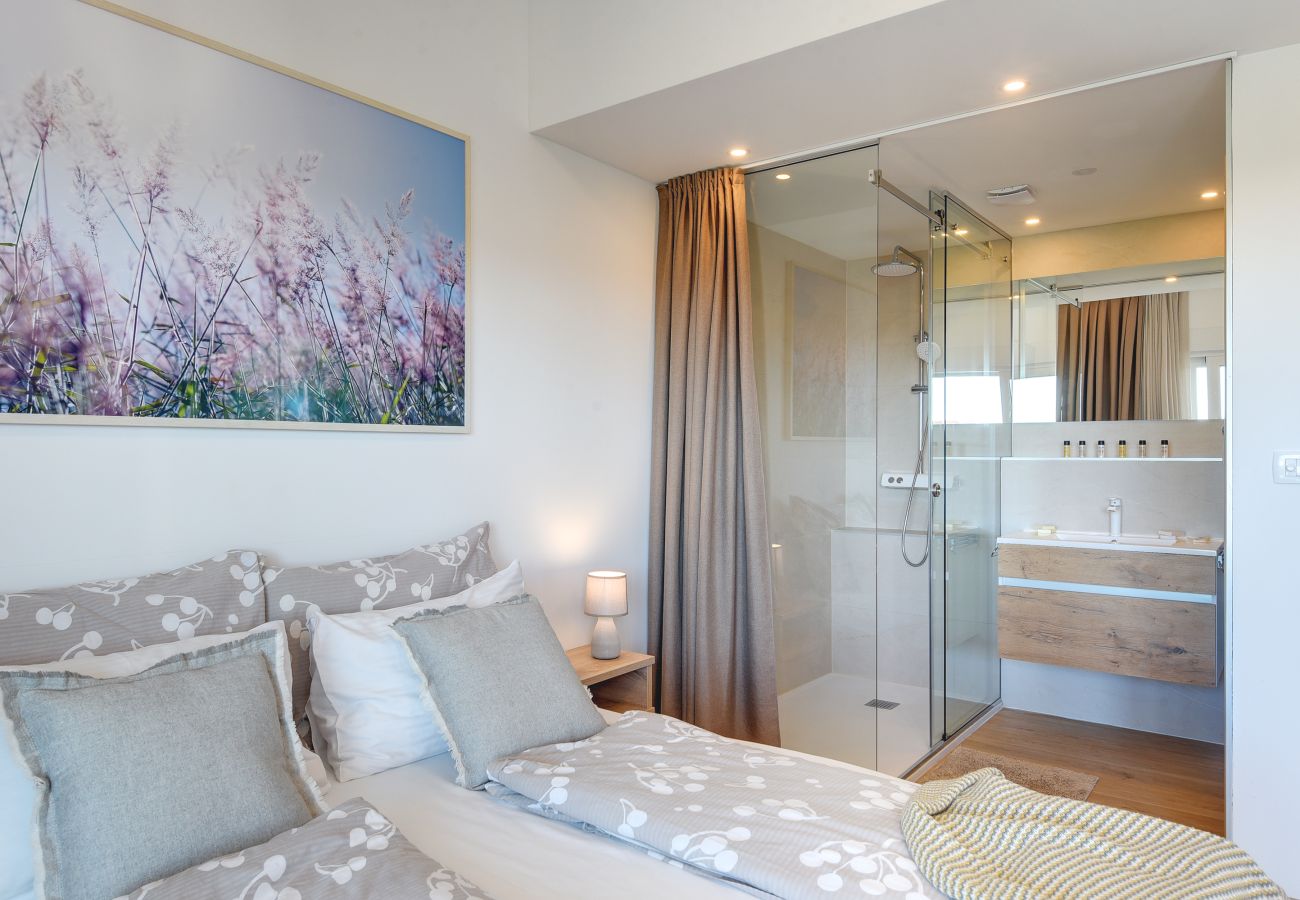 Вилла на Pula - Villa Klen for 15 people near Pula with jacuzzi and children playgorund