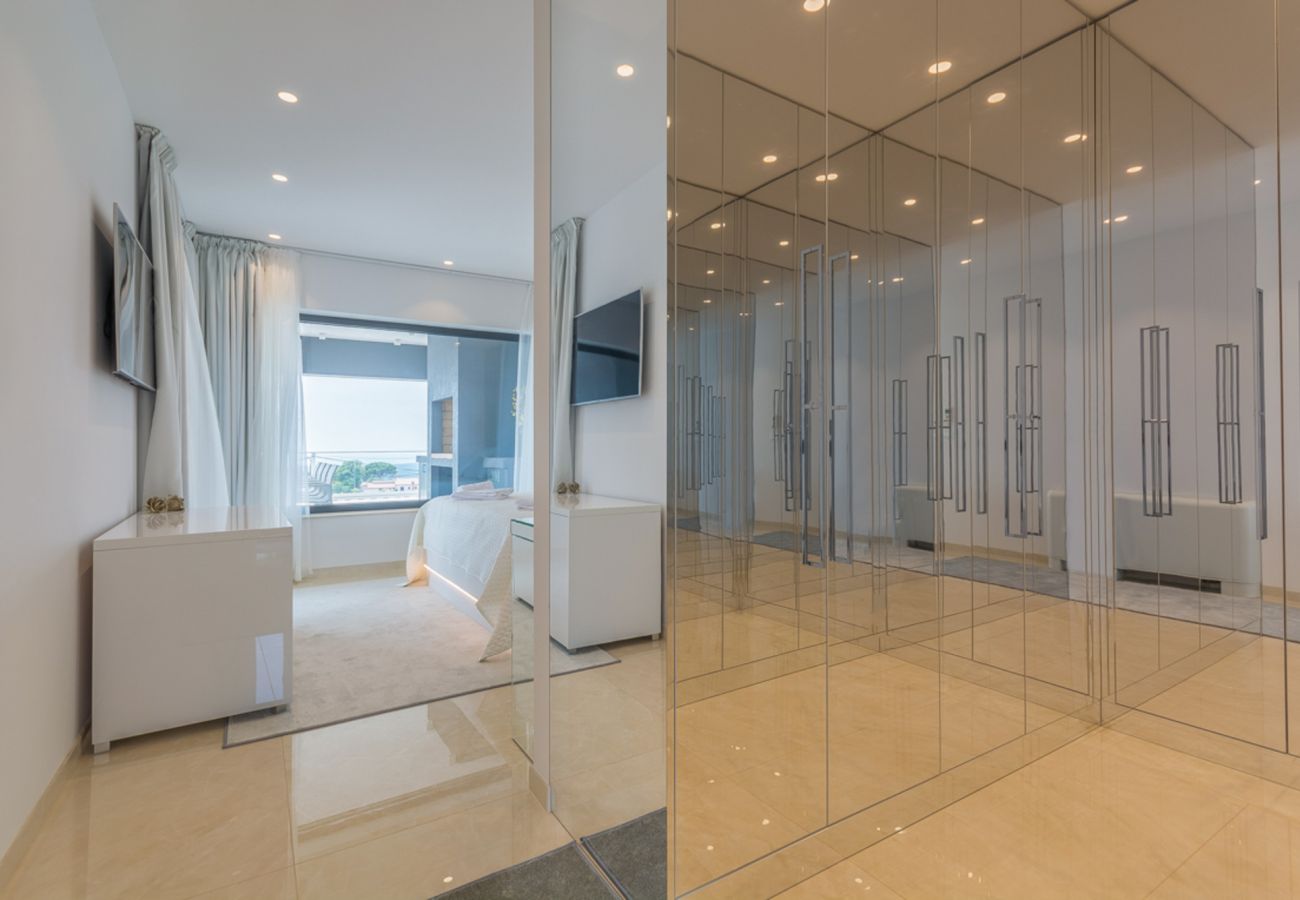 Вилла на Valentici - Villa Gabrijela for 10 people near Novigrad with 66 m2 heated pool and sea view