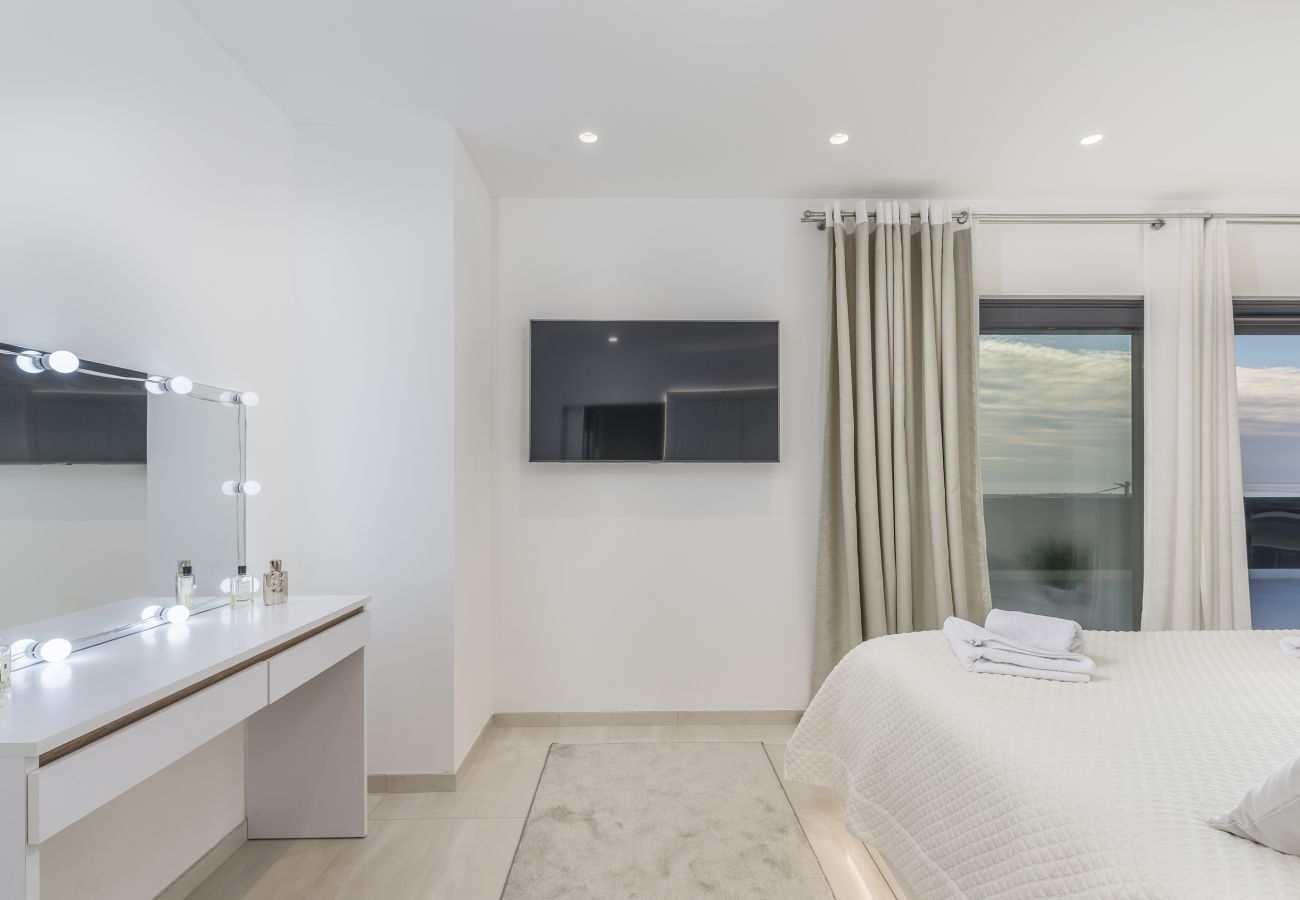 Вилла на Valentici - Villa Sara for 10 people near Novigrad with sea view and salt- water pool