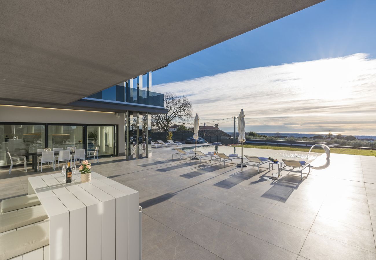 Вилла на Valentici - Villa Sara for 10 people near Novigrad with sea view and salt- water pool