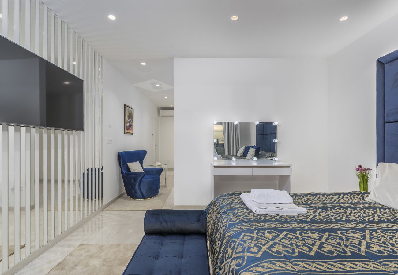 Вилла на Valentici - Villa Sara for 10 people near Novigrad with sea view and salt- water pool