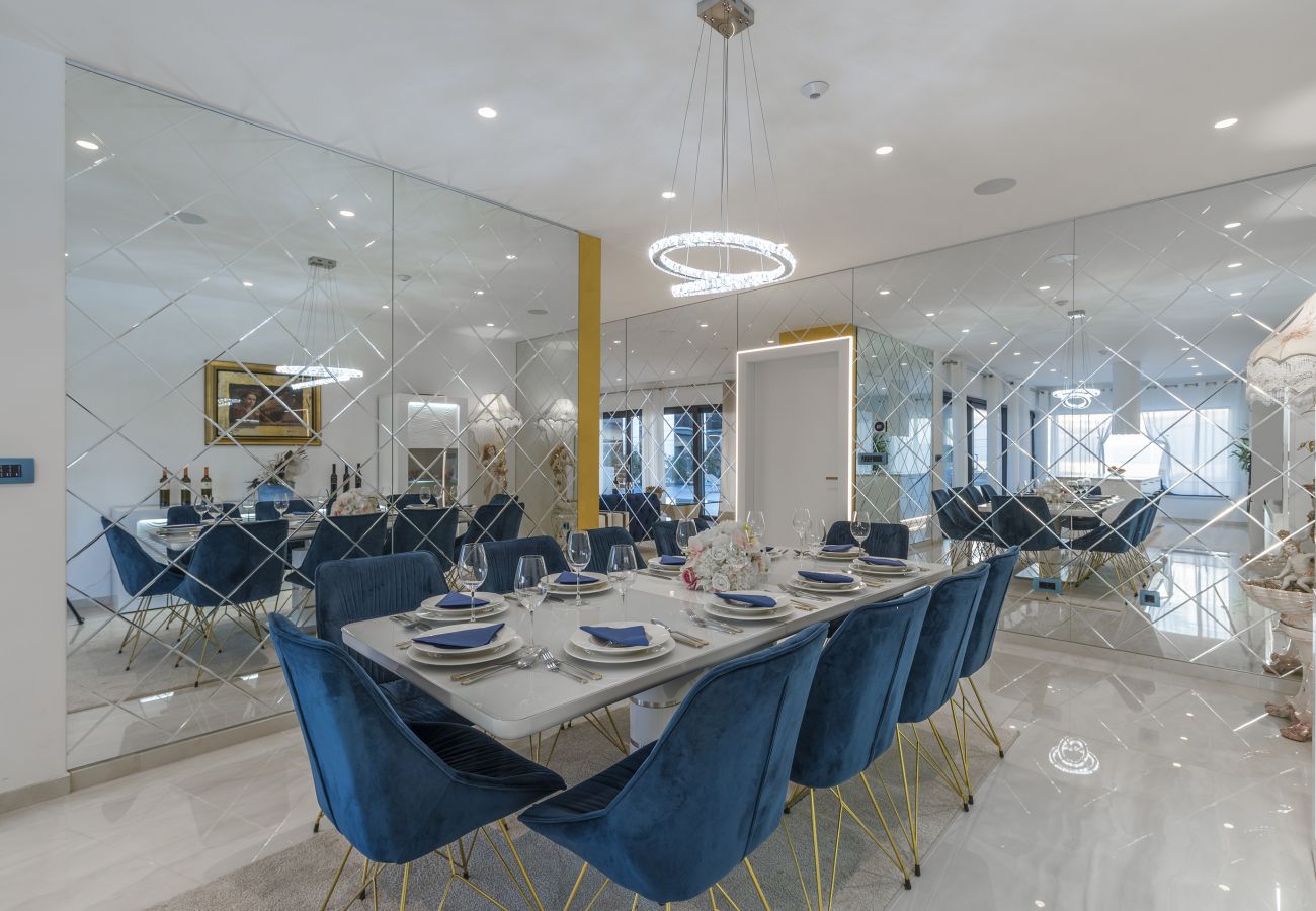 Вилла на Valentici - Villa Sara for 10 people near Novigrad with sea view and salt- water pool