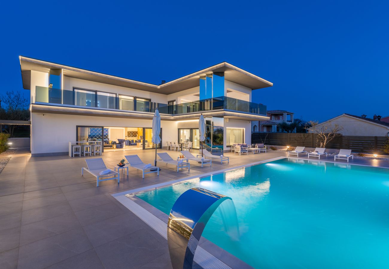 Вилла на Valentici - Villa Sara for 10 people near Novigrad with sea view and salt- water pool