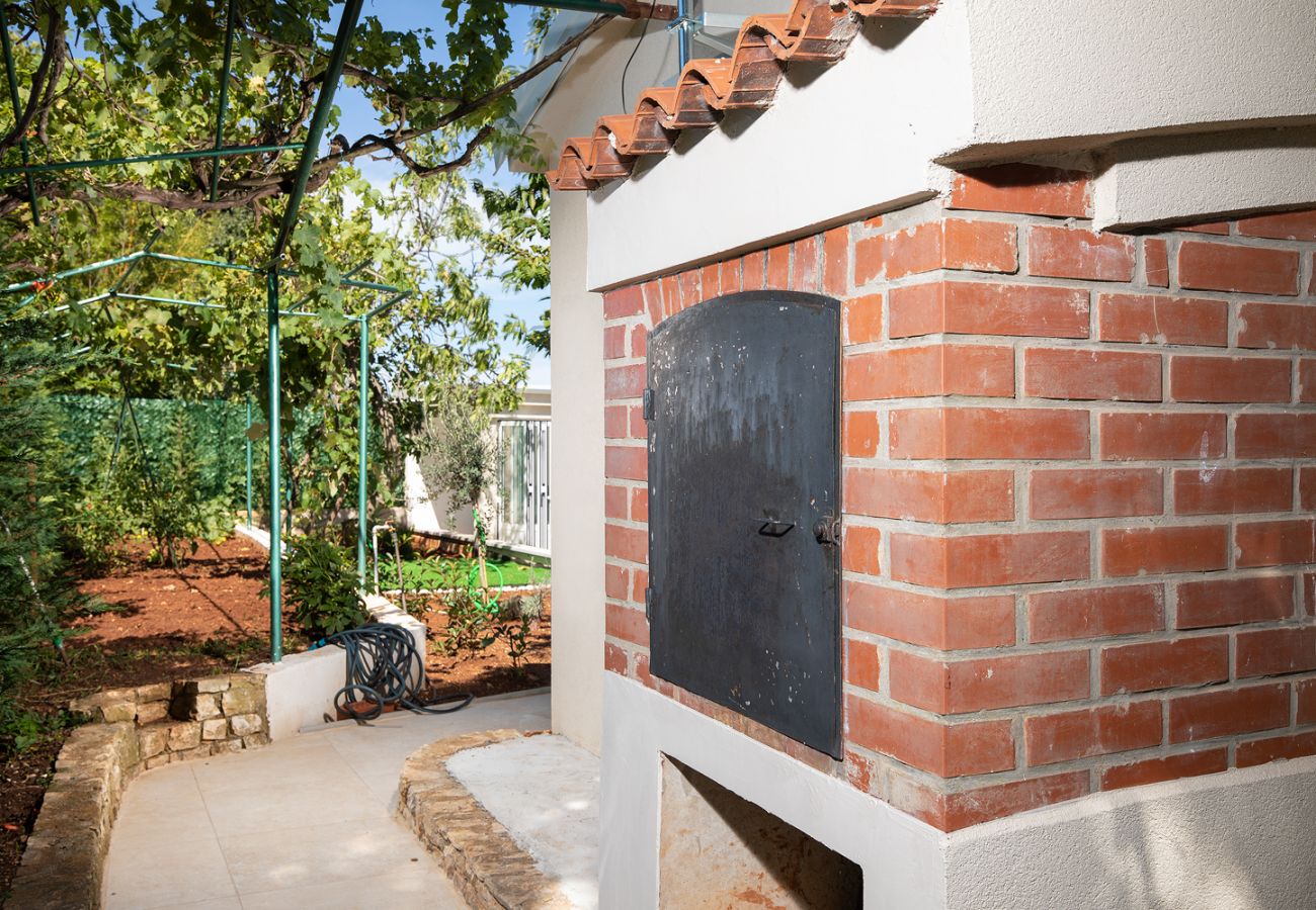 Вилла на Šišan - Villa Cvita for 2 people near Pula with private heated pool 