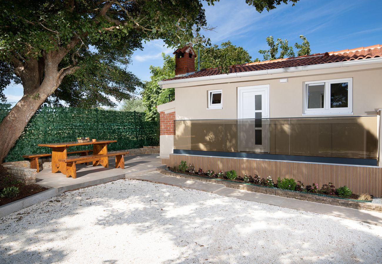 Вилла на Šišan - Villa Cvita for 2 people near Pula with private heated pool 