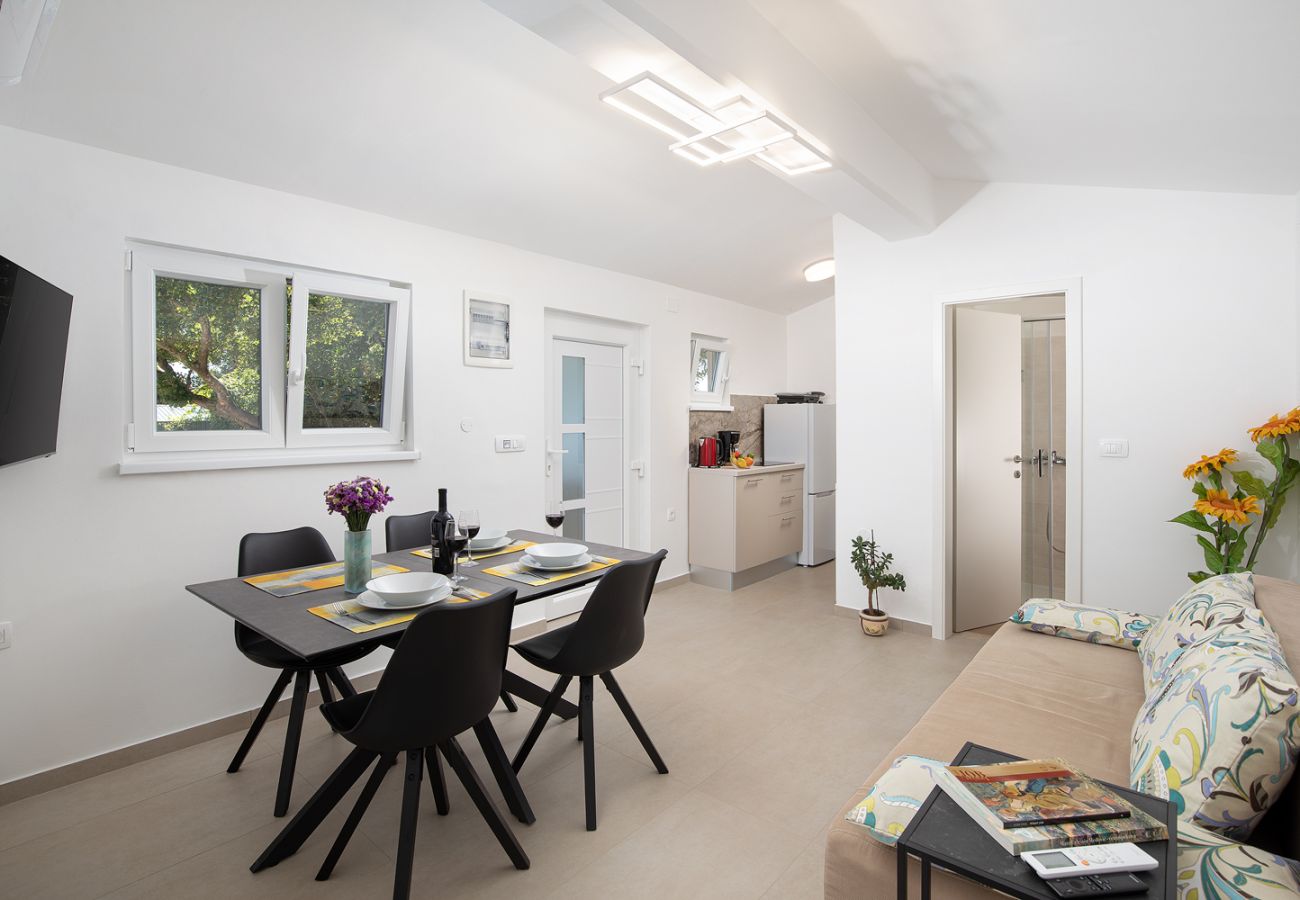 Вилла на Šišan - Villa Cvita for 2 people near Pula with private heated pool 