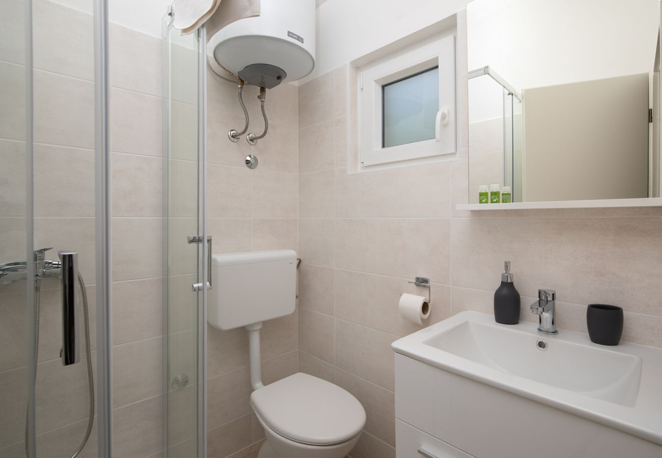 Вилла на Šišan - Villa Cvita for 2 people near Pula with private heated pool 