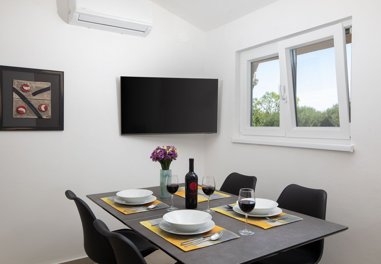 Вилла на Šišan - Villa Cvita for 2 people near Pula with private heated pool 