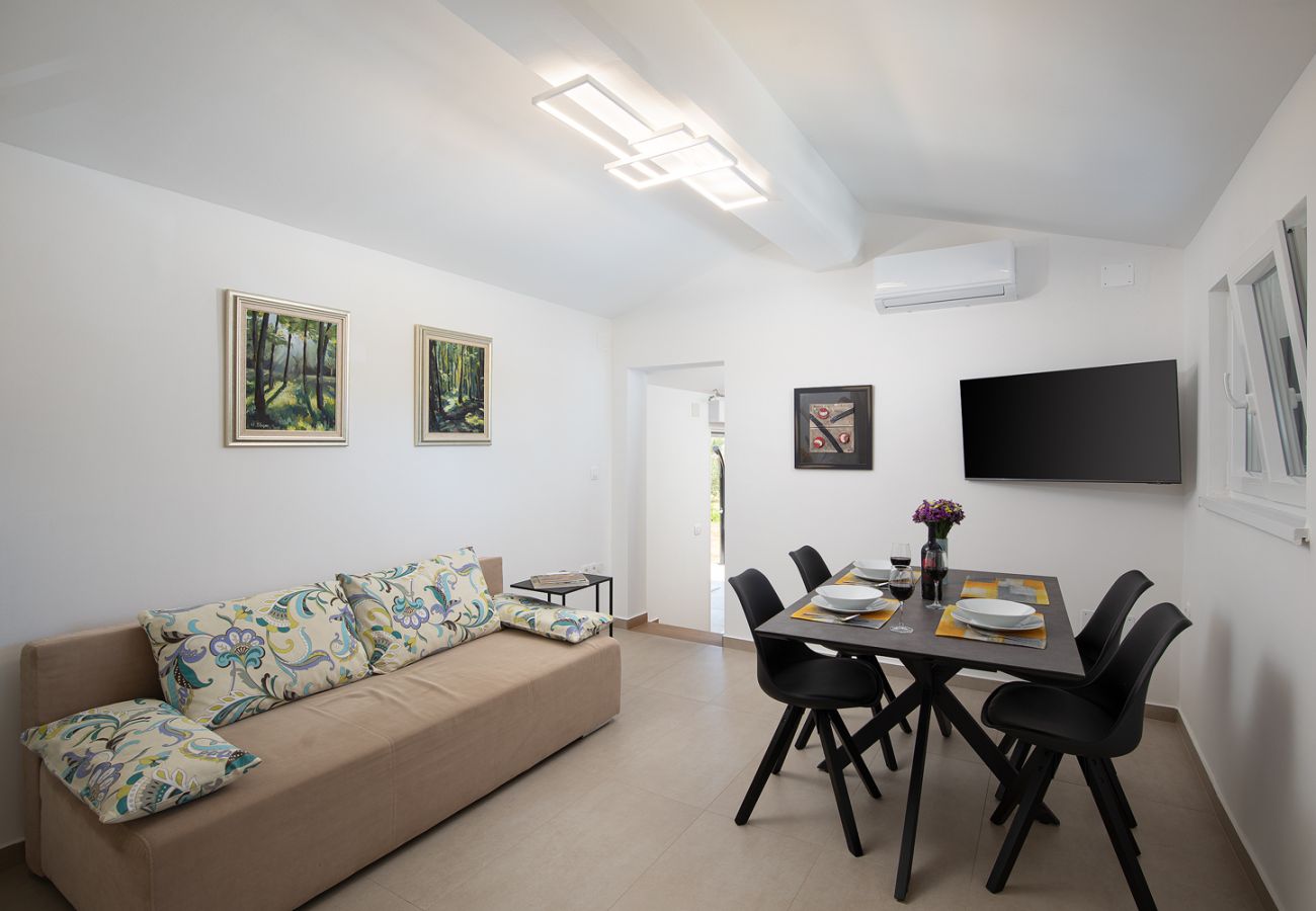 Вилла на Šišan - Villa Cvita for 2 people near Pula with private heated pool 