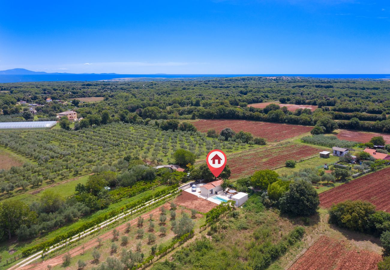 Вилла на Šišan - Villa Cvita for 2 people near Pula with private heated pool 