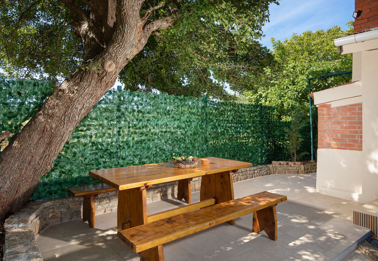 Вилла на Šišan - Villa Cvita for 2 people near Pula with private heated pool 