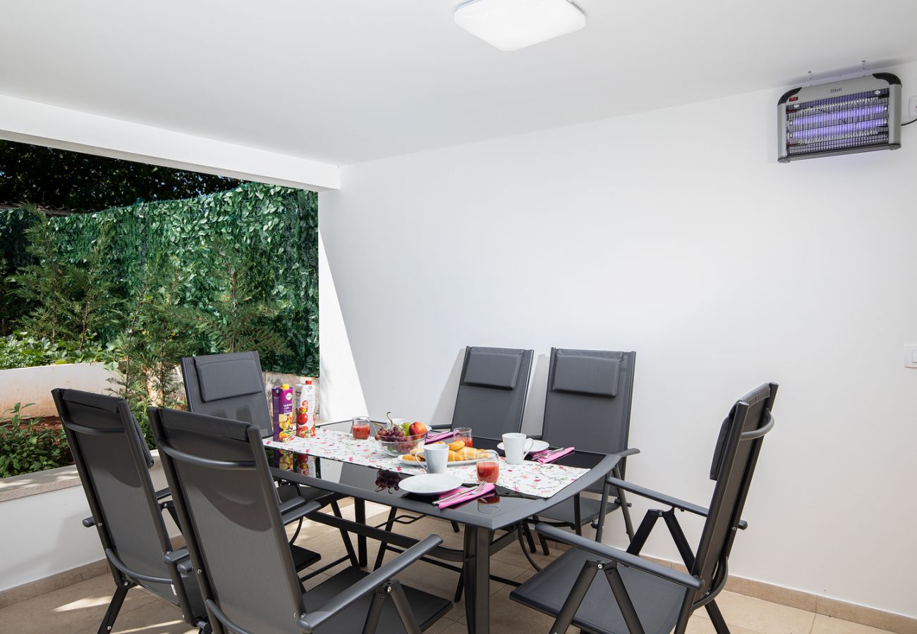 Вилла на Šišan - Villa Cvita for 2 people near Pula with private heated pool 