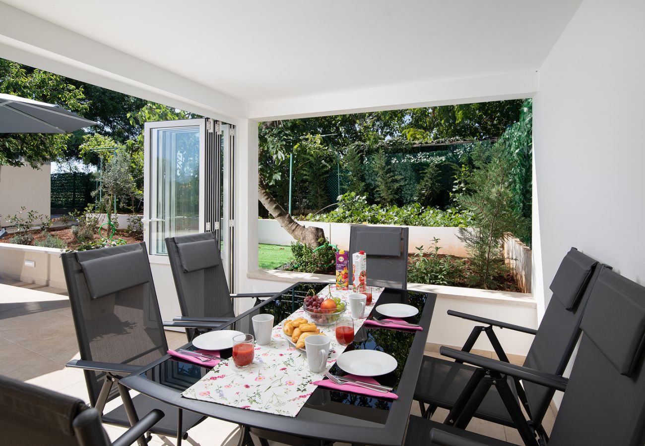 Вилла на Šišan - Villa Cvita for 2 people near Pula with private heated pool 