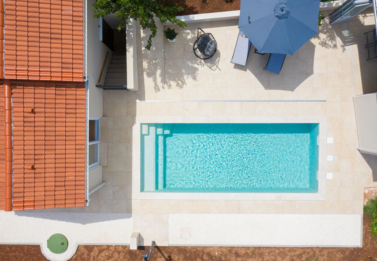 Вилла на Šišan - Villa Cvita for 2 people near Pula with private heated pool 