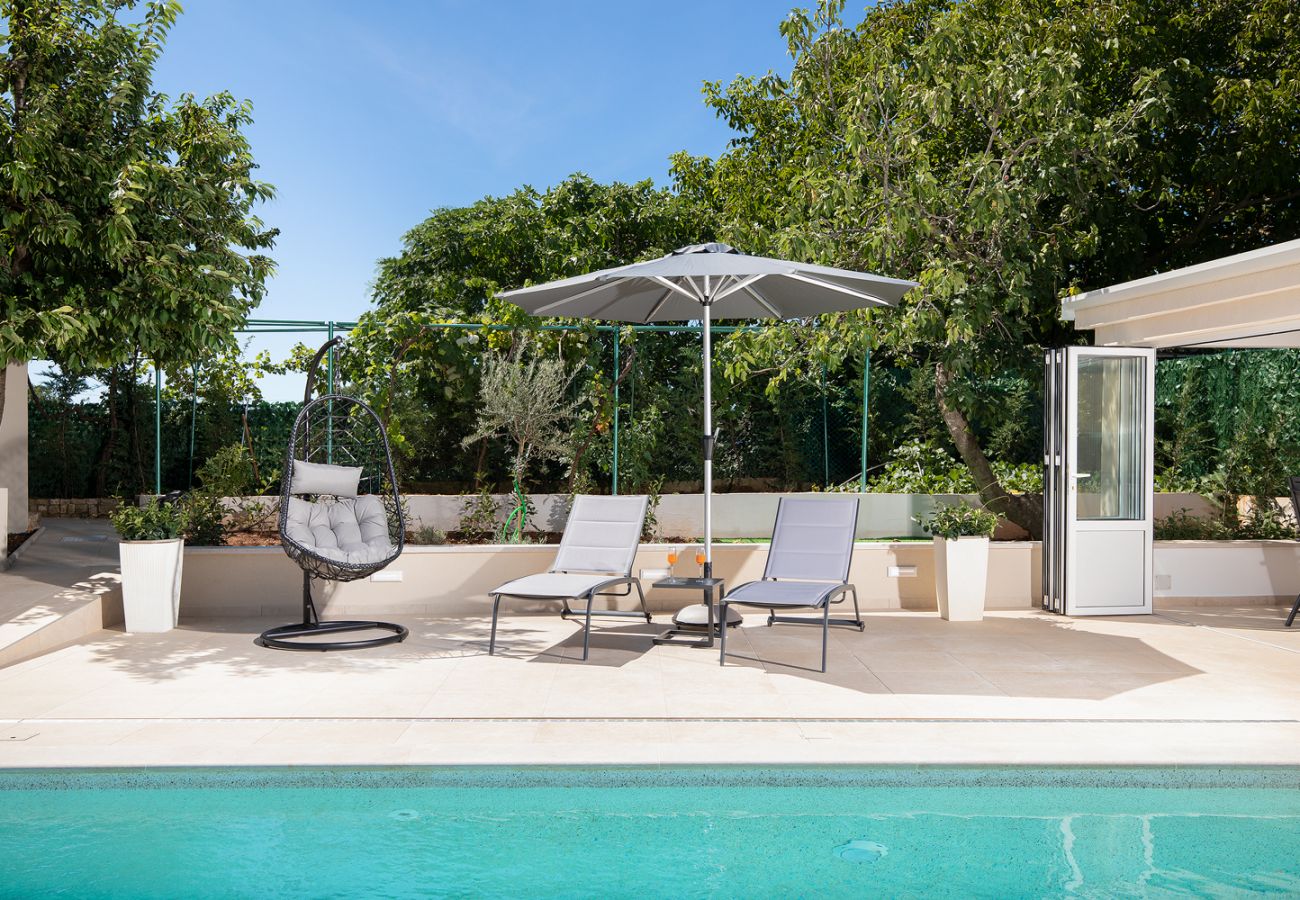 Вилла на Šišan - Villa Cvita for 2 people near Pula with private heated pool 