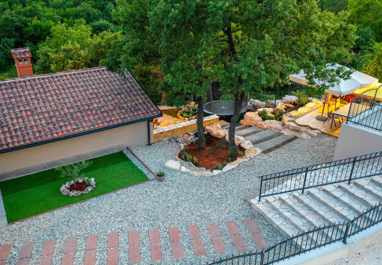 Вилла на Šarici - Villa Gloria for 6 people with private pool and children playground