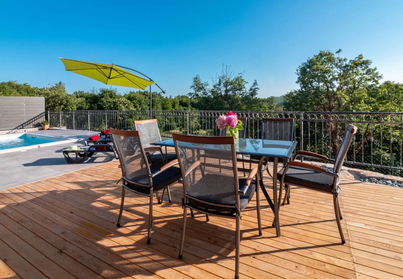 Вилла на Šarici - Villa Gloria for 6 people with private pool and children playground