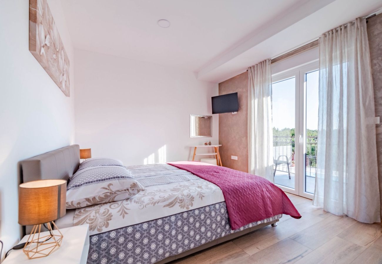 Вилла на Šarici - Villa Gloria for 6 people with private pool and children playground