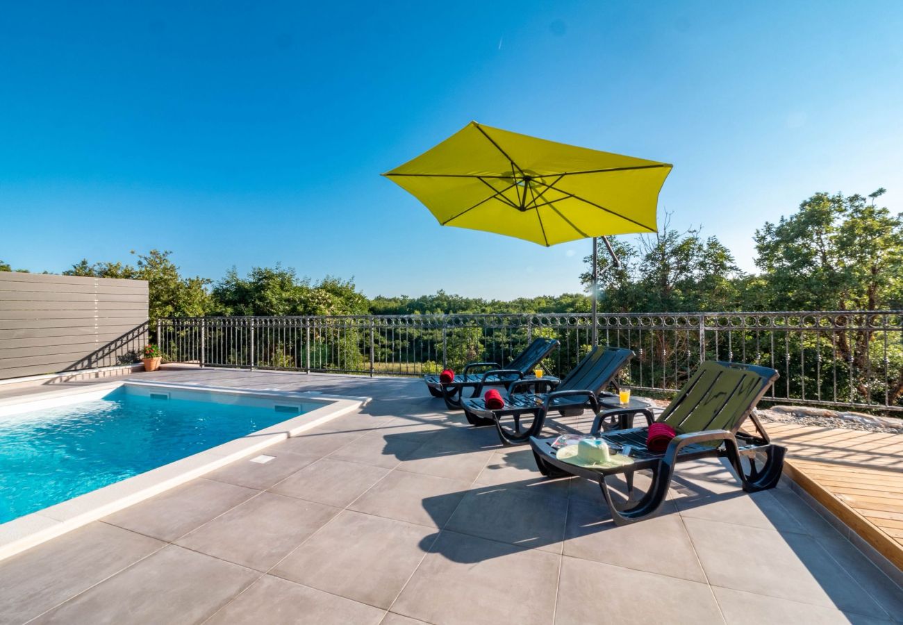 Вилла на Šarici - Villa Gloria for 6 people with private pool and children playground