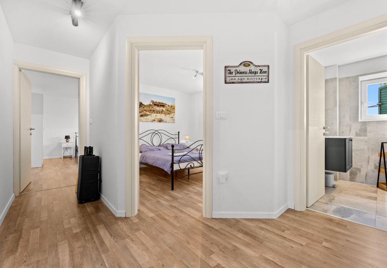 Вилла на Rebici - Villa Renata for 11 people with private heated pool & pet friendly