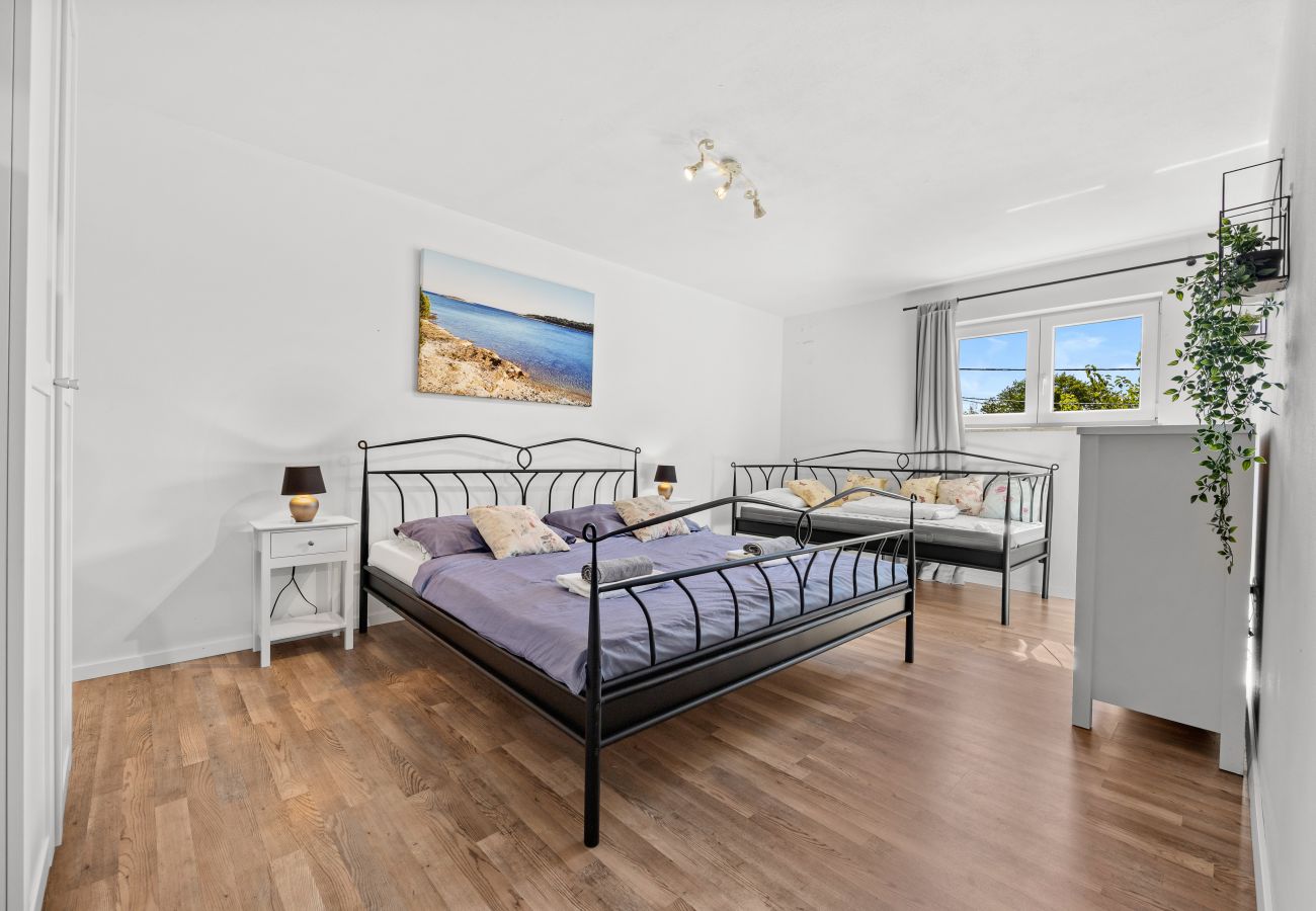 Вилла на Rebici - Villa Renata for 11 people with private heated pool & pet friendly